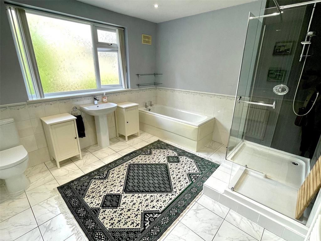 Bathroom (Gf)