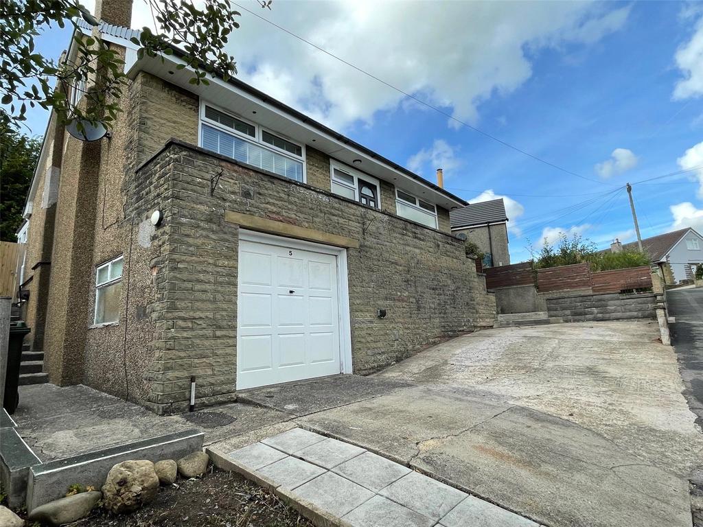 Garage & Driveway