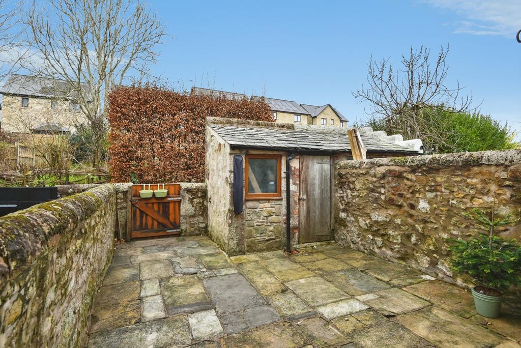 Courtyard &amp; Outhouse