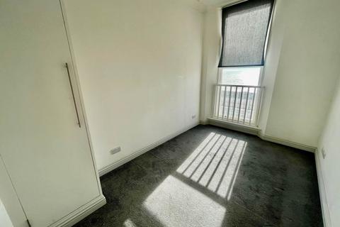 2 bedroom flat to rent, Kings Road, Brighton, East Sussex