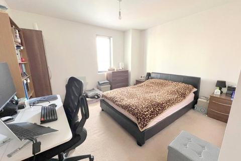 2 bedroom flat for sale, Plaza Boulevard, Liverpool, Merseyside, L8