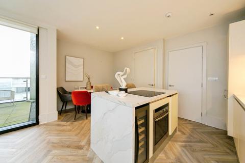 2 bedroom flat for sale, William Jessop Way, Liverpool, Merseyside, L3