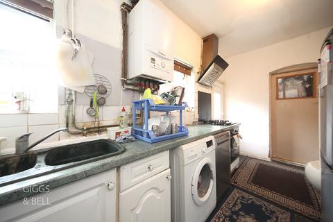 3 bedroom terraced house for sale, Oak Road, Luton, Bedfordshire, LU4