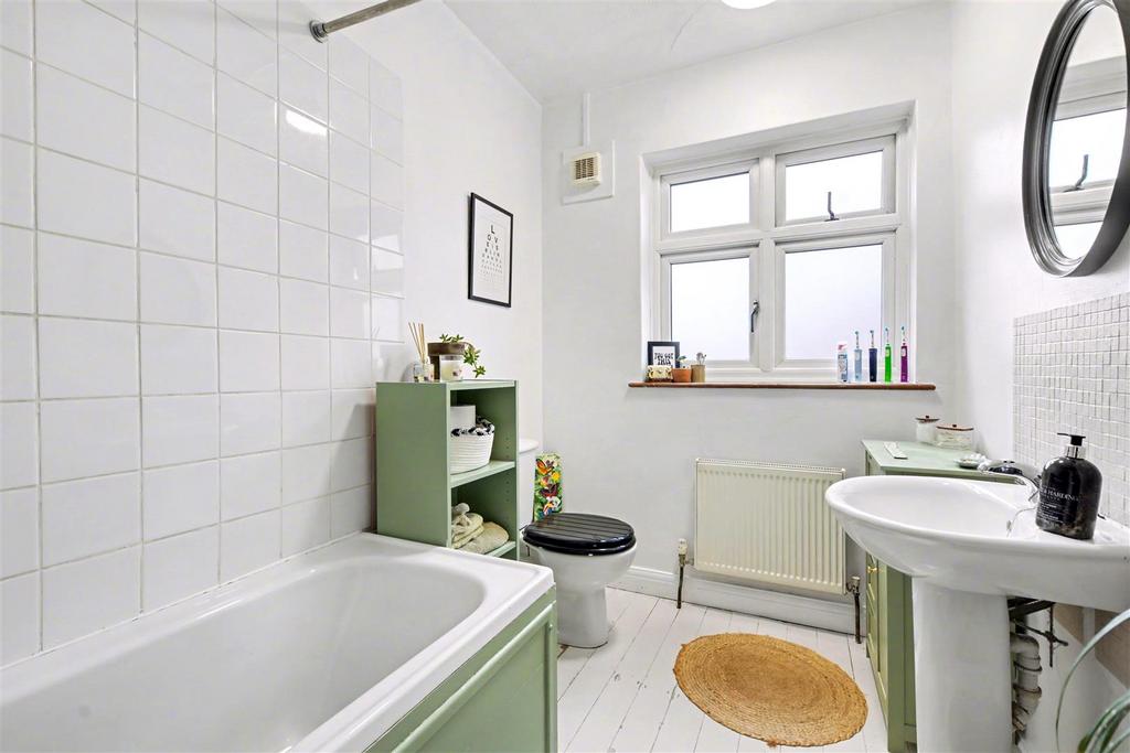 Bathroom 1.jpeg