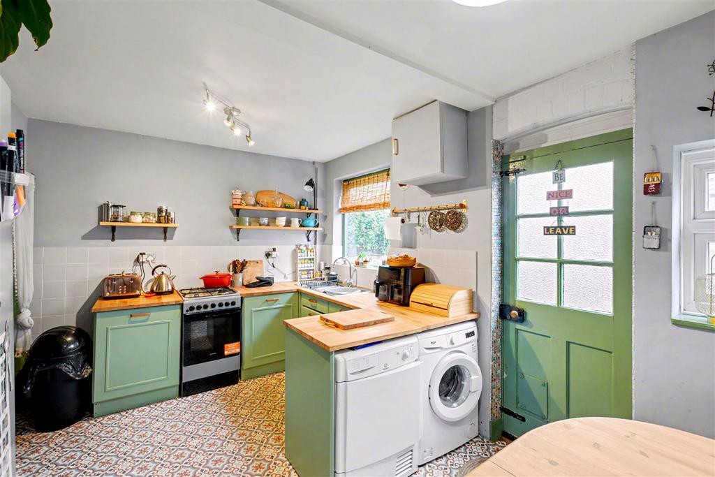 Kitchen 2.jpeg