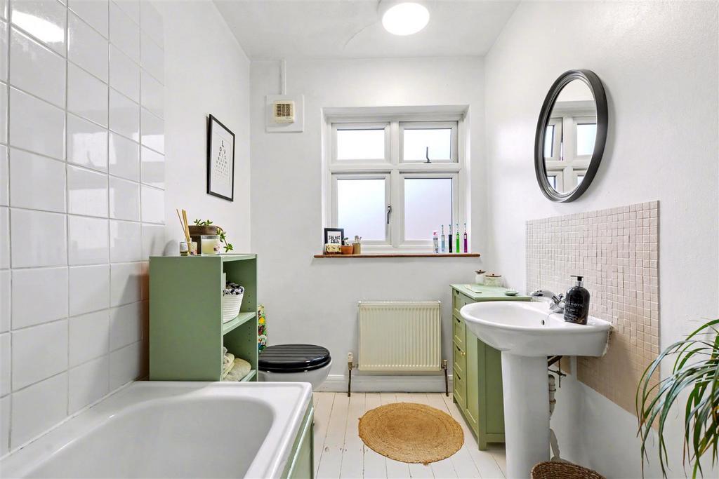 Bathroom 2.jpeg