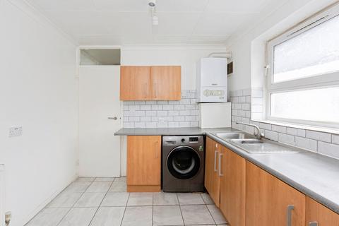 1 bedroom flat for sale, Thornhill Gardens, BARKING, Essex, IG11
