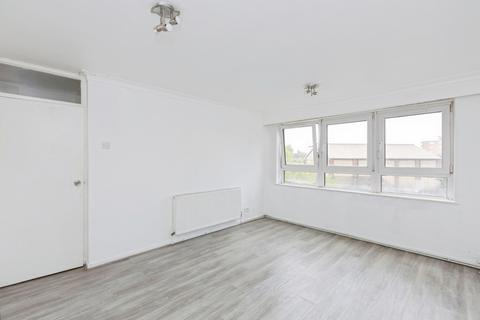 1 bedroom flat for sale, Thornhill Gardens, BARKING, Essex, IG11