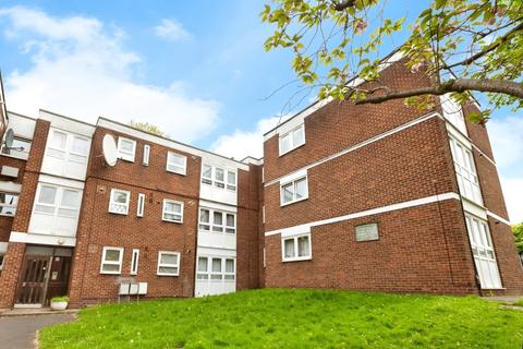 1 bedroom flat for sale, Thornhill Gardens, BARKING, Essex, IG11