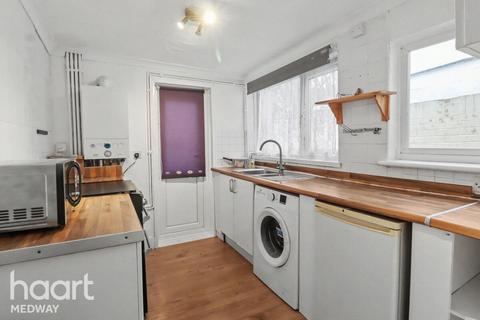 2 bedroom terraced house to rent, Dale Street, CHATHAM