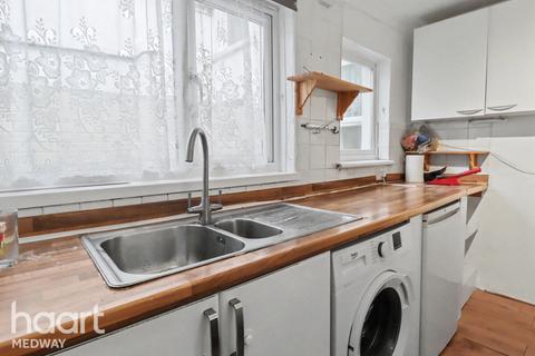 2 bedroom terraced house to rent, Dale Street, CHATHAM