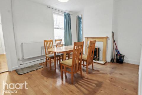 2 bedroom terraced house to rent, Dale Street, CHATHAM
