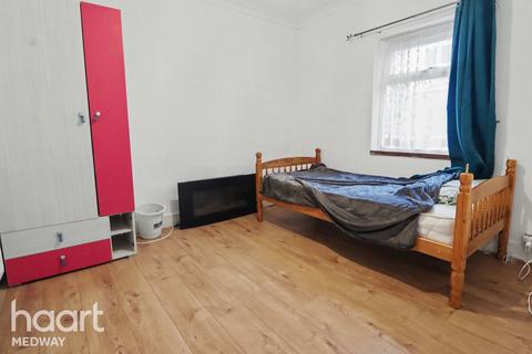 2 bedroom terraced house to rent, Dale Street, CHATHAM