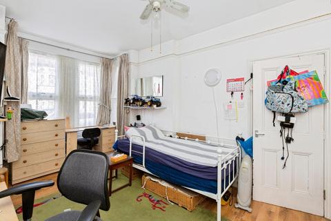 1 bedroom flat for sale, Monteagle Avenue, Barking, IG11