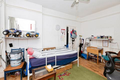 1 bedroom flat for sale, Monteagle Avenue, Barking, IG11