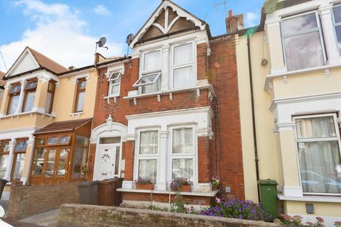 1 bedroom flat for sale, Monteagle Avenue, Barking, IG11