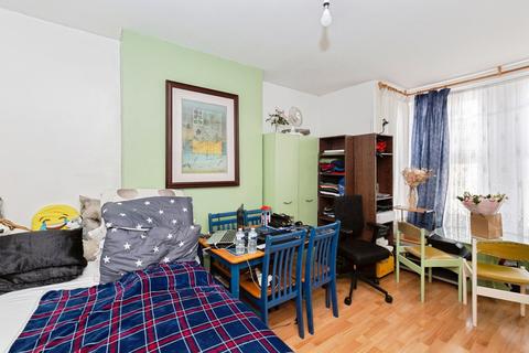 1 bedroom flat for sale, Monteagle Avenue, Barking, IG11