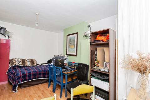 1 bedroom flat for sale, Monteagle Avenue, Barking, IG11