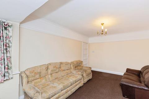 2 bedroom flat for sale, Ventnor Gardens, Barking, IG11
