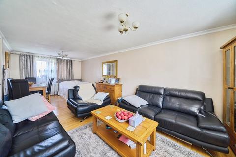 3 bedroom flat for sale, Harts Lane, Barking, IG11