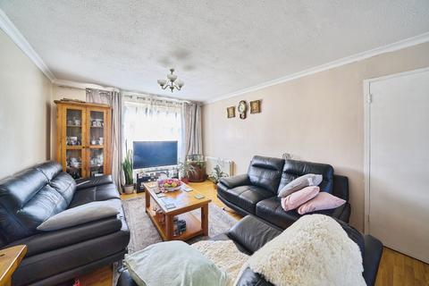 3 bedroom flat for sale, Harts Lane, Barking, IG11