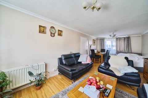 3 bedroom flat for sale, Harts Lane, Barking, IG11