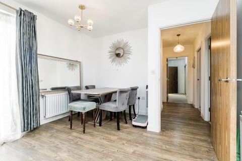 3 bedroom flat for sale, Sackett Road, Barking, IG11