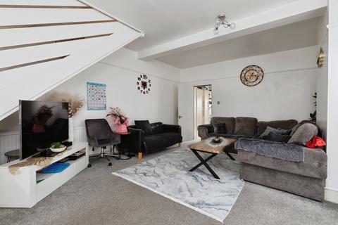 3 bedroom end of terrace house for sale, Wedderburn Road, Barking, IG11
