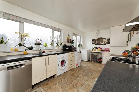 3 bedroom end of terrace house for sale, Wedderburn Road, Barking, IG11