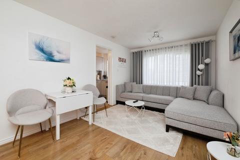 1 bedroom flat for sale, Waterside Close, Barking, IG11
