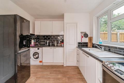 2 bedroom terraced house for sale, Greenway, Billericay, Essex, CM11