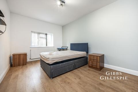 2 bedroom flat to rent, Hazeldene Drive, Pinner, HA5