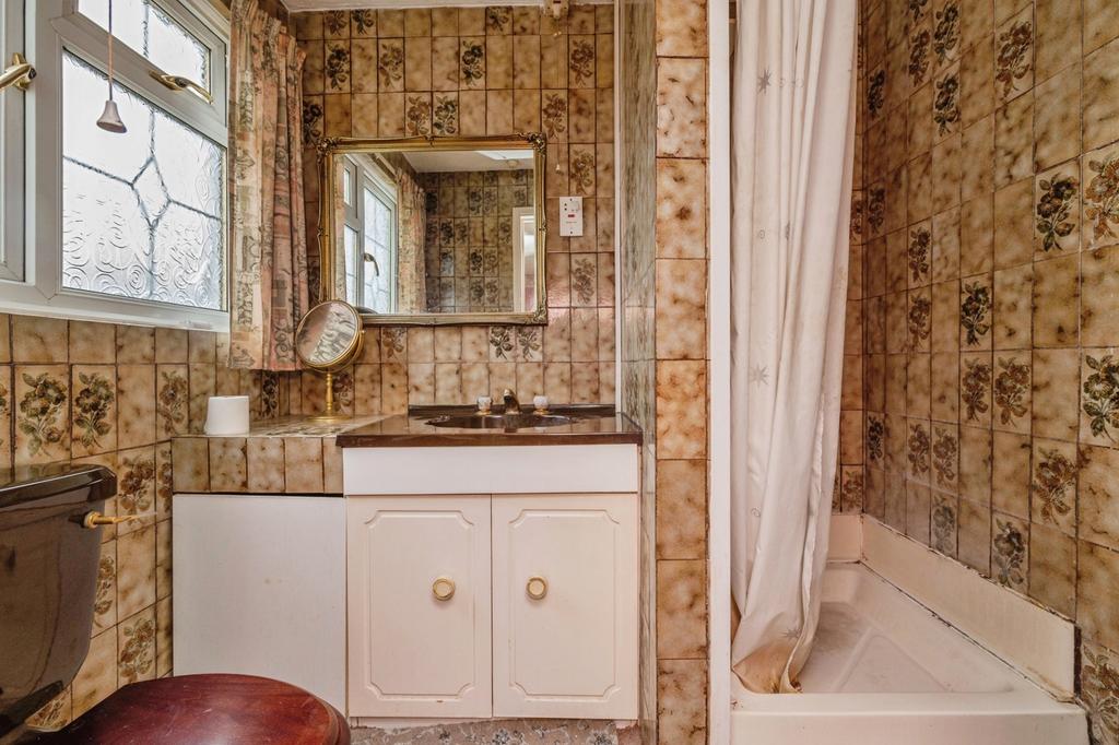 Gf Shower Room