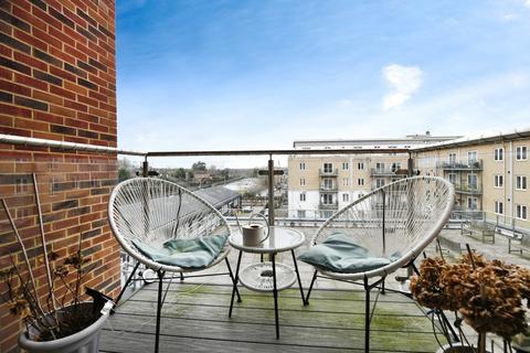 1 bedroom flat for sale, St. James Road, Brentwood, Essex, CM14