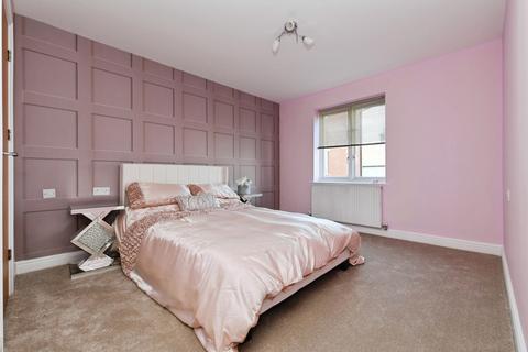 2 bedroom flat for sale, Ongar Road, Brentwood, Essex, CM15