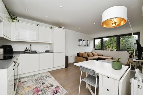 2 bedroom flat for sale, Hubert Road, Brentwood, Essex, CM14