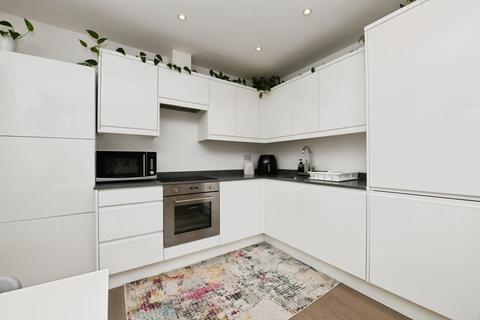 2 bedroom flat for sale, Hubert Road, Brentwood, Essex, CM14