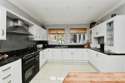 5 bedroom detached house for sale, Doddinghurst Road, BRENTWOOD, Essex, CM15
