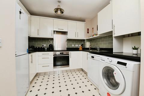 2 bedroom flat for sale, Ongar Road, Brentwood, Essex, CM15