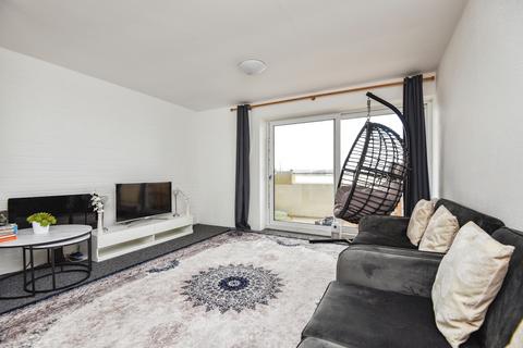 2 bedroom flat for sale, Sandside, Milnthorpe, Cumbria, LA7