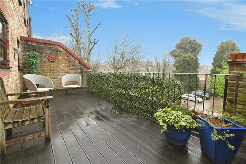 2 bedroom flat for sale, Queens Road, Brentwood, Essex, CM14