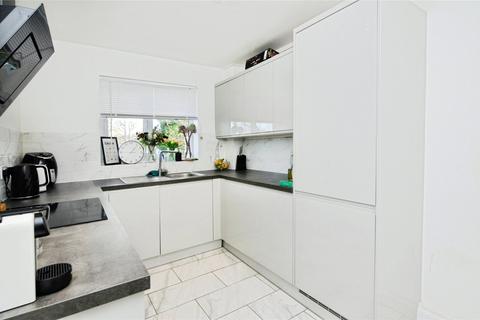 1 bedroom flat for sale, Firsgrove Road, Warley, Brentwood, Essex, CM14