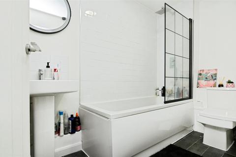 1 bedroom flat for sale, Firsgrove Road, Warley, Brentwood, Essex, CM14