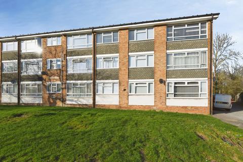2 bedroom flat for sale, Woodland Avenue, Hutton, Brentwood, Essex, CM13