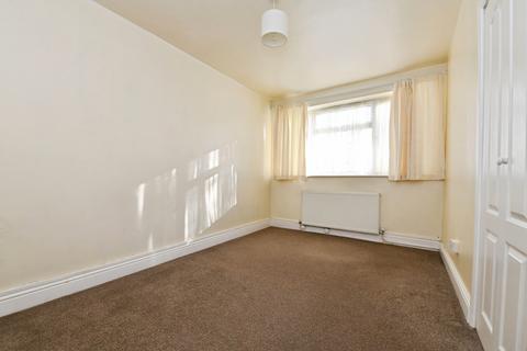 2 bedroom flat for sale, Woodland Avenue, Hutton, Brentwood, Essex, CM13