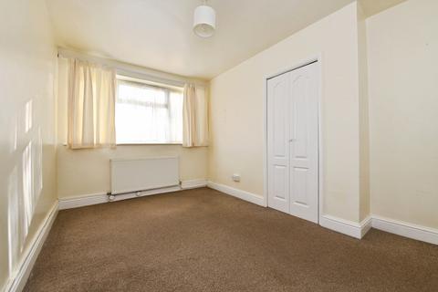 2 bedroom flat for sale, Woodland Avenue, Hutton, Brentwood, Essex, CM13