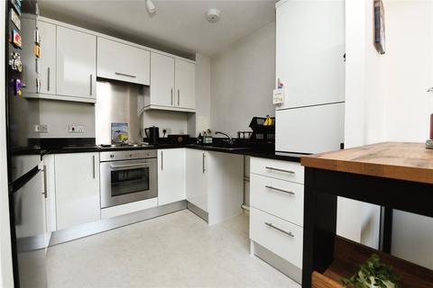 2 bedroom flat for sale, The Meads, Ongar Road, Brentwood, Essex, CM15