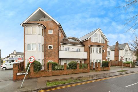Highland Avenue, Essex, CM15