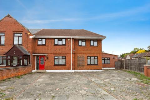 5 bedroom end of terrace house for sale, Tomswood Hill, Ilford, IG6