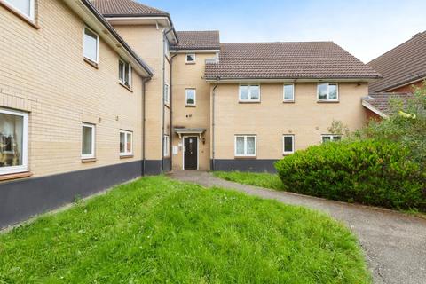 2 bedroom flat for sale, Royal Crescent, ILFORD, Essex, IG2